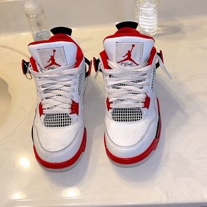 Jordan 4 fire red